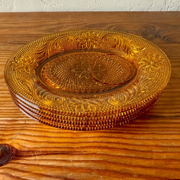 Vintage Tiara Sandwich Amber Snack Plates | Indiana Glass | Floral Pressed Glass - Picture 7 of 8